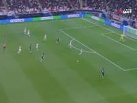 پاس عالی دوئه؛ گل اول پاری‌سن‌ژرمن توسط کوارتسخلیا در دقیقه 38